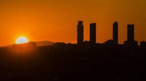 Foto: Vista de las Cuatro Torres del paseo de la Castellana en Madrid. (EFE)